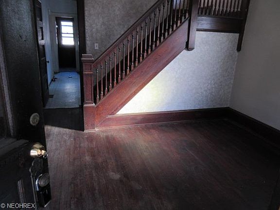 2nd image of 3612 Daisy Ave