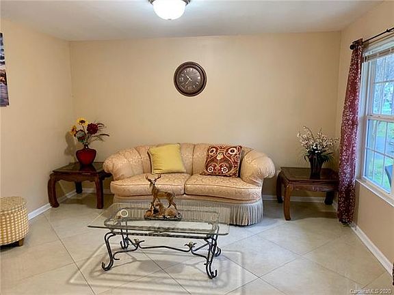 3rd image of 7429 Wallace Ln