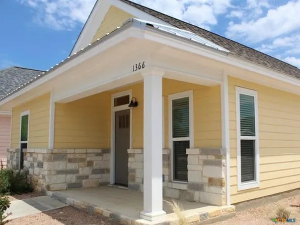 1366 Hanz Dr, New Braunfels, TX 78130