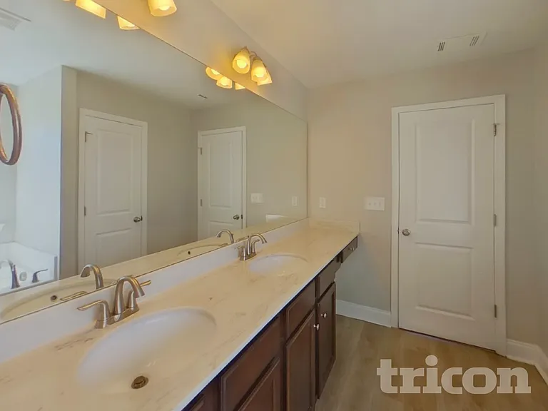 1013 Eldon Ln — Photo 8