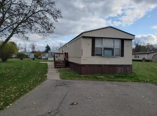 4520 Spruce Ct, Clarkston, MI 48348