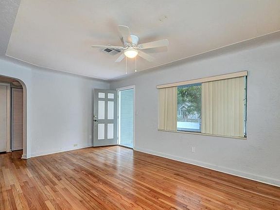 5th image of 2517 Dartmouth Ave N