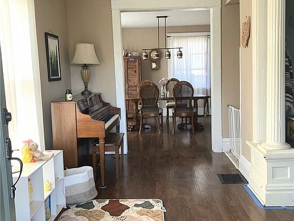 2nd image of 302 S Bend Blvd