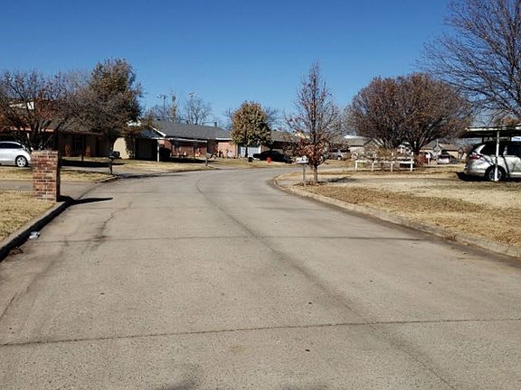 5th image of 117 N English Dr