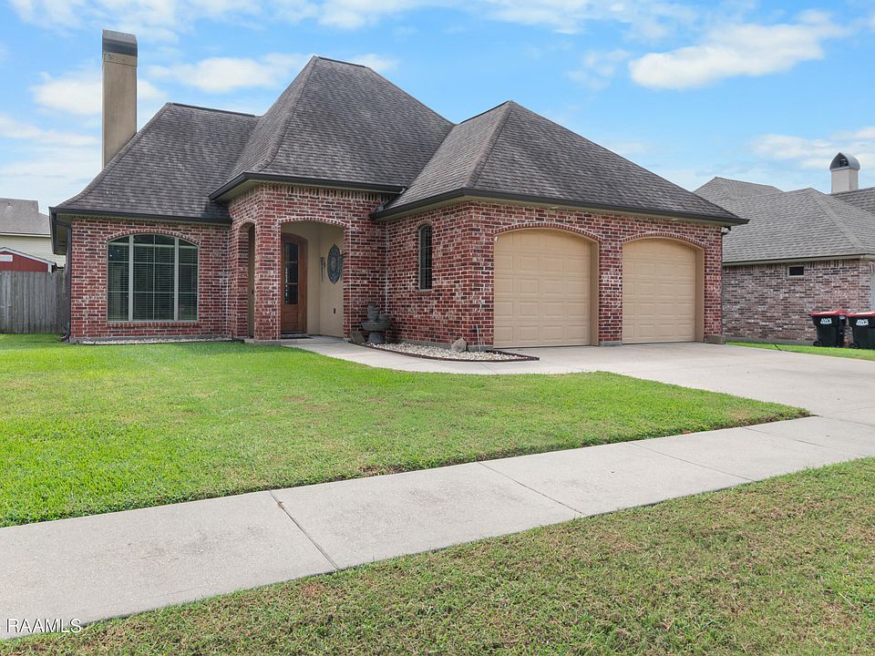 1st image of 137 Pinnacle Dr