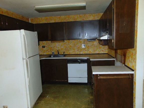 4th image of 228 Covehill Ct