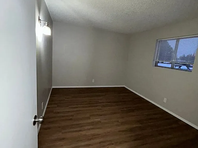 123 NW High St — Photo 6