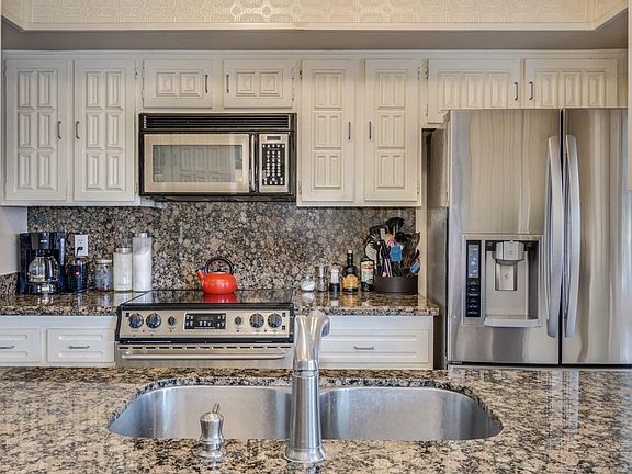 3rd image of 709 E Bell De Mar Dr