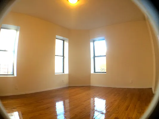 Rented by Uptown Property Group | media 31