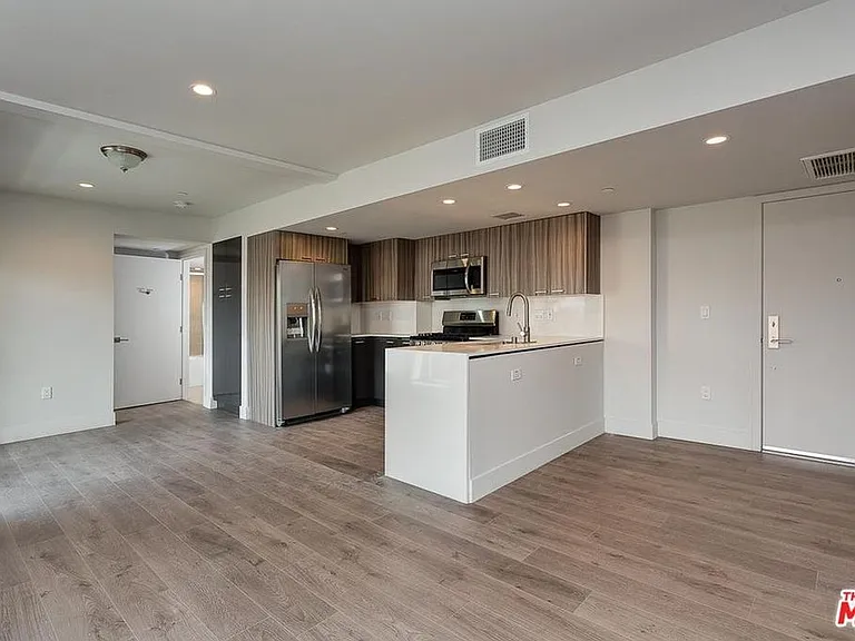 1306 N Orange Dr — Photo 27