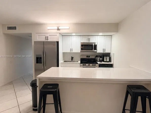 1207 Bahama Bnd APT E1, Pompano Beach, FL 33066