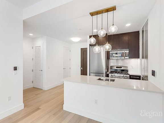 3rd image of 212 W 72nd St #8E