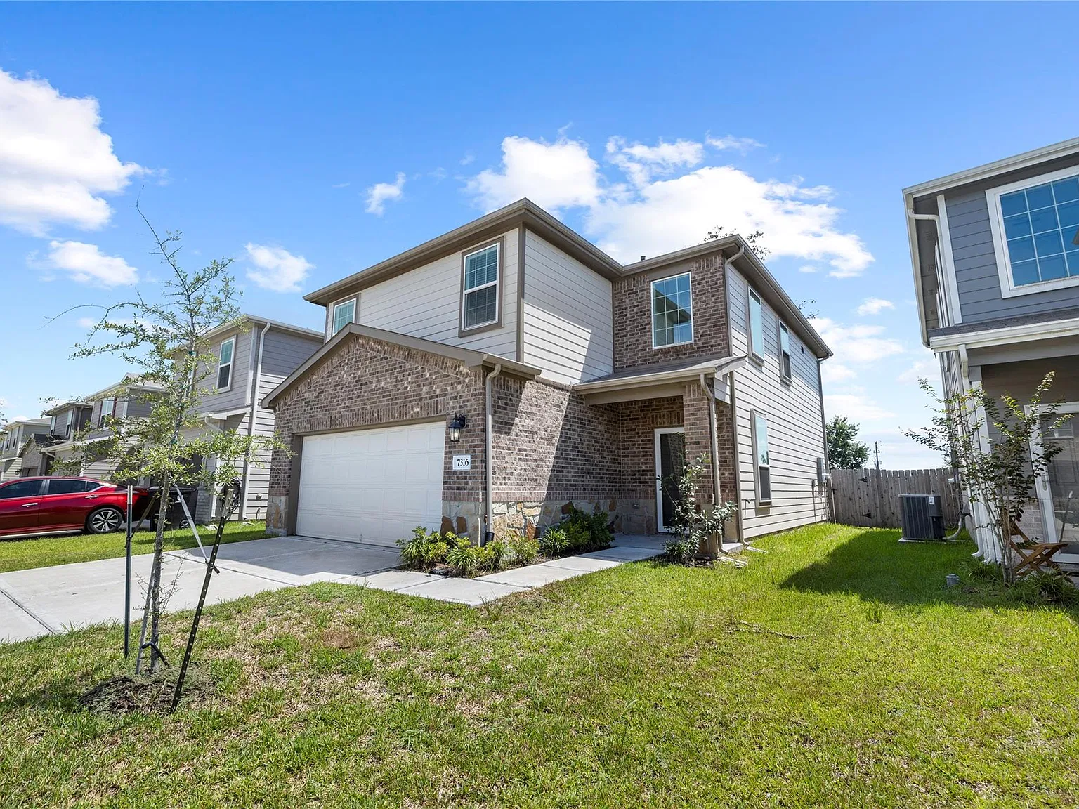 4 bed, 2.5 bath, 1900 sqft, $2,350 — Photo 2