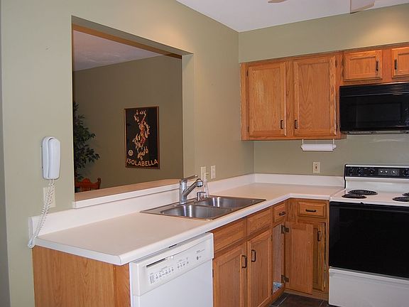 Kitchen with ceramic floor
