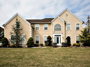 17 Chambord Ln, Voorhees, NJ 08043