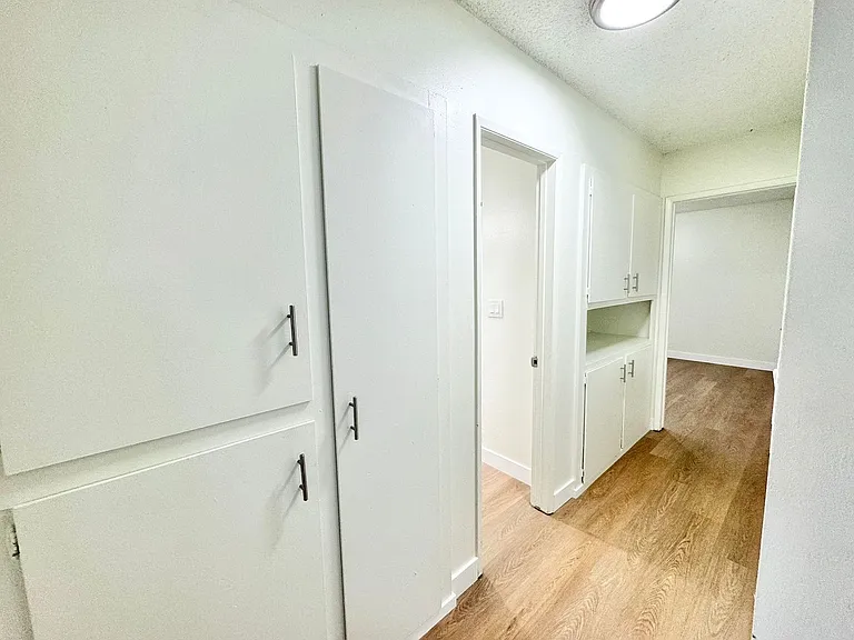 Benton Apartments — Photo 17