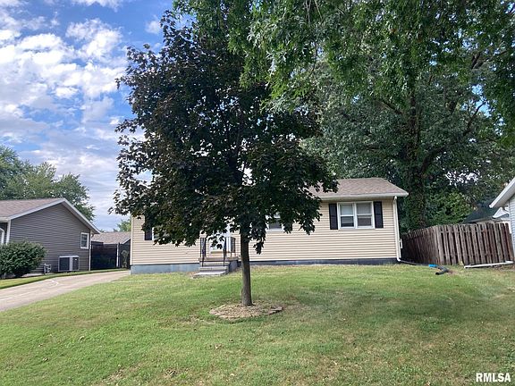 2nd image of 217 Willow Ln