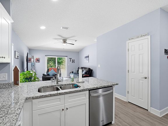 5th image of 361911 PINE Street