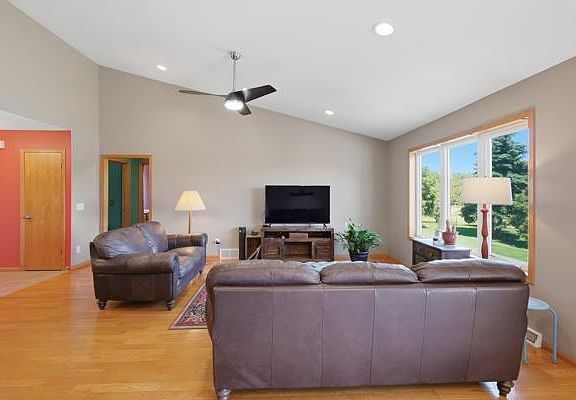 5th image of 701 RODEFELD Way