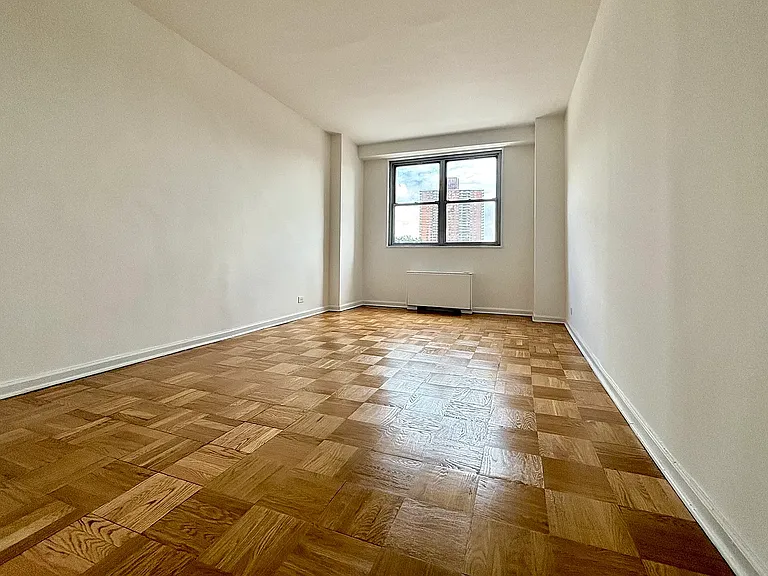 2500 Johnson Ave #11R — Photo 3