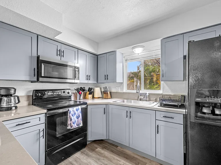1208 NE 5th Ave #1 — Photo 9
