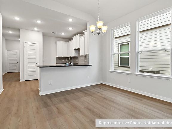 3rd image of 3098 Arrowwood Dr