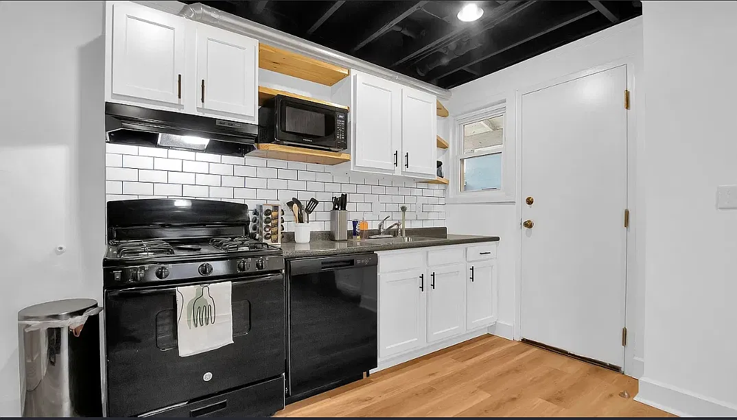 2 bed, 862 sqft, $1,975 — Photo 4
