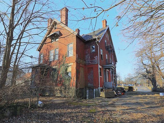 5th image of 3588 Washington Ave