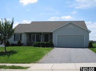 160 Pebble Beach Dr, Mount Wolf, PA 17347
