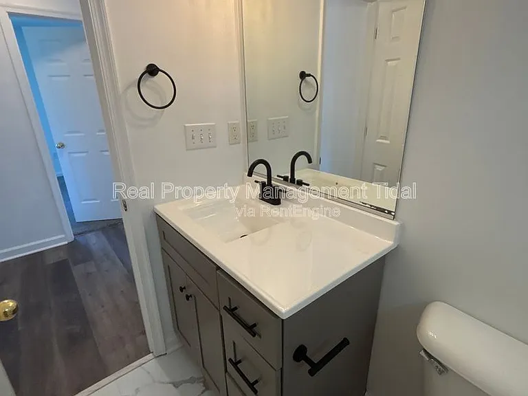 5048 Queen St — Photo 12