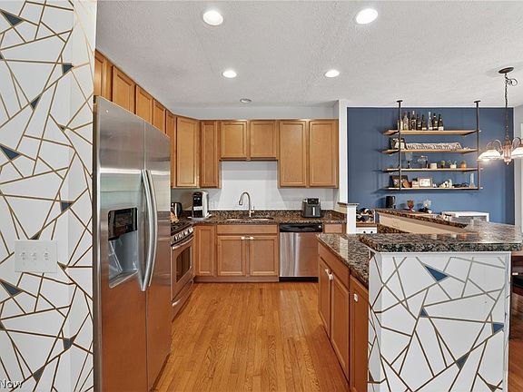 5th image of 119 River Rock Way