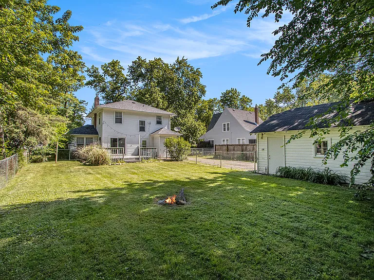 1110 Cambridge Dr — Photo 15