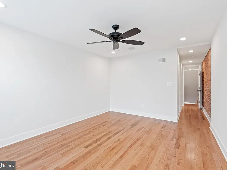 1434 Marshall St — Photo 19