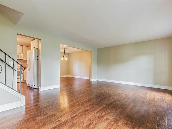 4th image of 80 Sweet Briar Knl