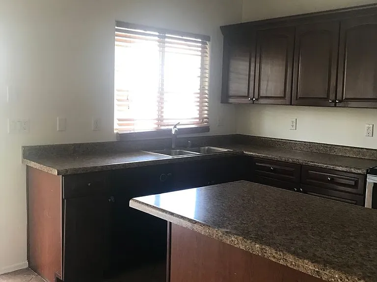 14666 W Mauna Loa Ln — Photo 16