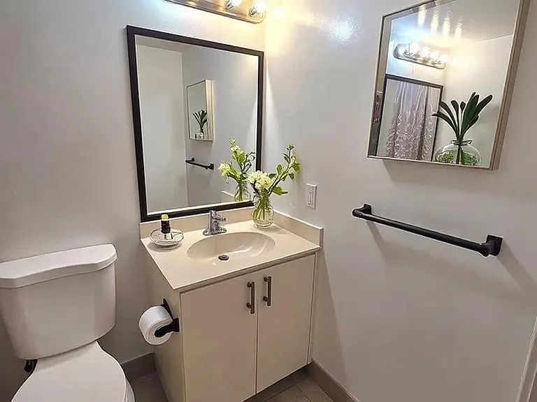 3650 N 56th Ave #520 — Photo 5