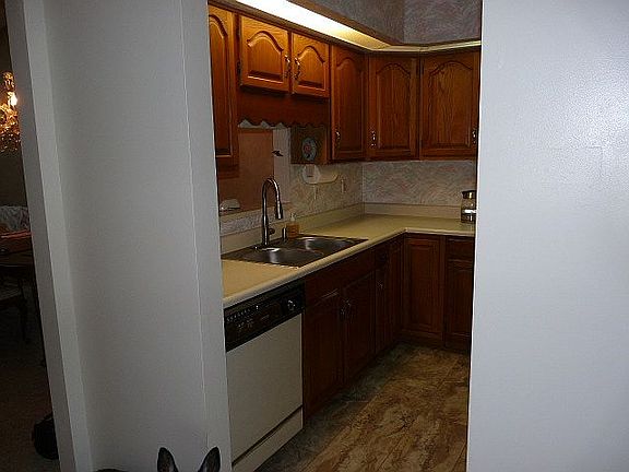4th image of 150 Deer Lake Cir