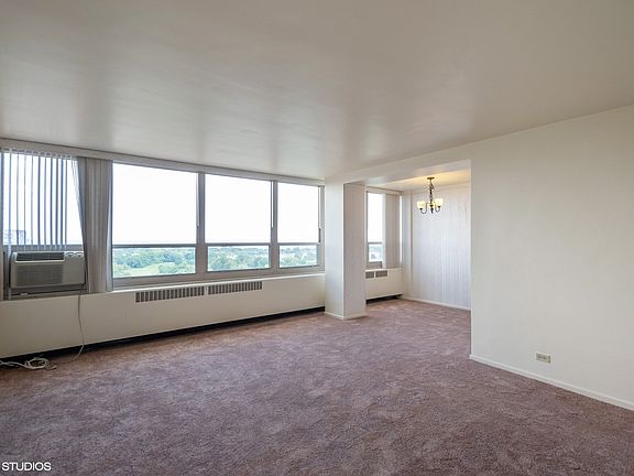 2nd image of 3950 N Lake Shore Dr APT 1902