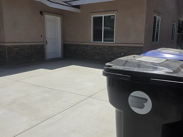 1265 Windsor Dr — Photo 3