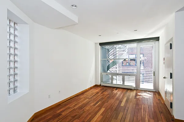 Rented by Macklowe Management Co. Inc | media 14