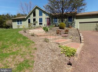 530 Headquarters Rd, Erwinna, PA 18920