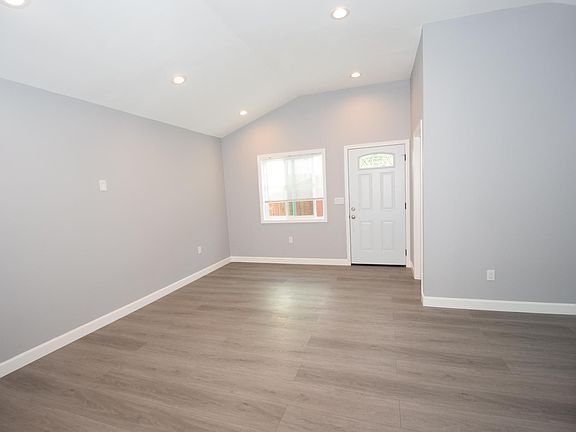 2nd image of 1323 Calle Durazno #2