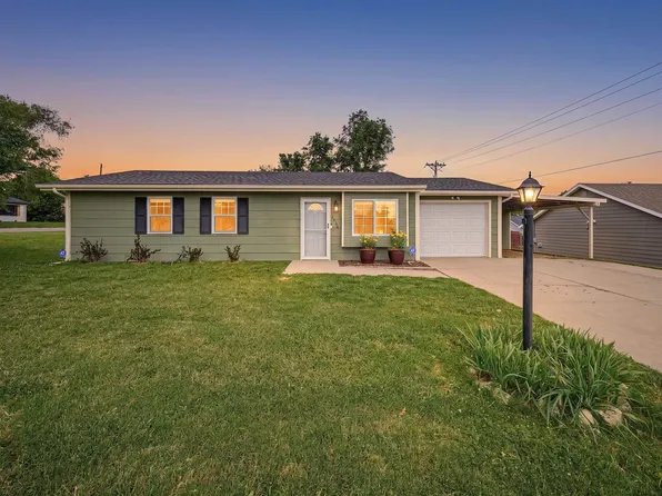 1136 W 20th Cir, Junction City, KS 66441