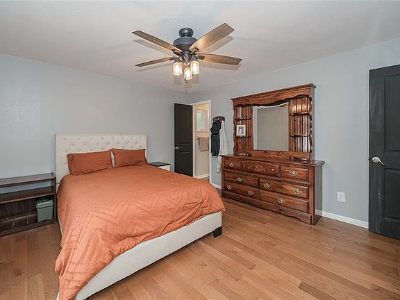 3rd image of 1404 Redbud Cir