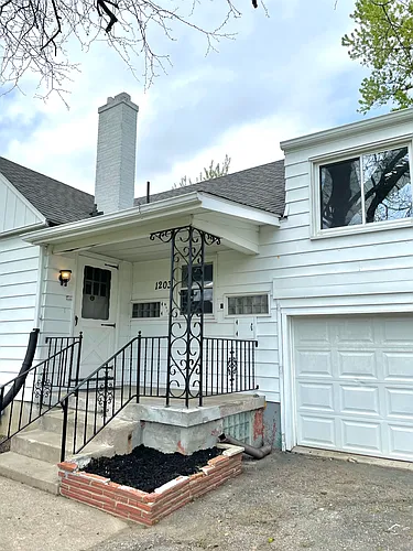 1203 Irving Ave Photo 1