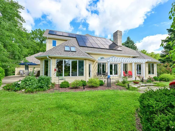 4431 Hampshire Hill HILL, Waterford, WI 53185