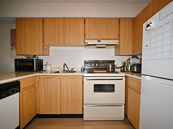 4th image of 7144 133b St #210