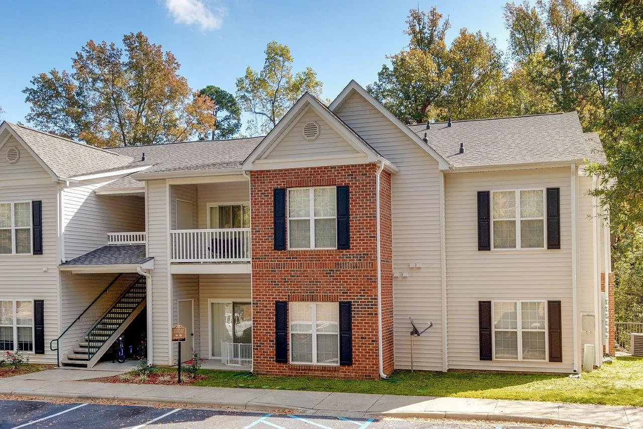 Forest Oaks Apartment Homes — Photo 2