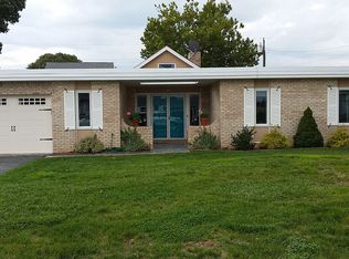 8 Lanyard Ln, Waterford, CT 06385