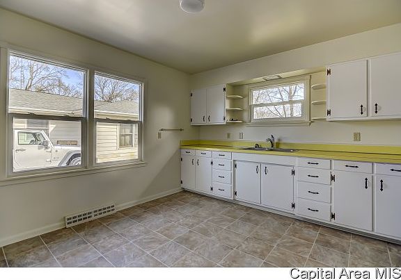 3rd image of 134 Woodland Ave